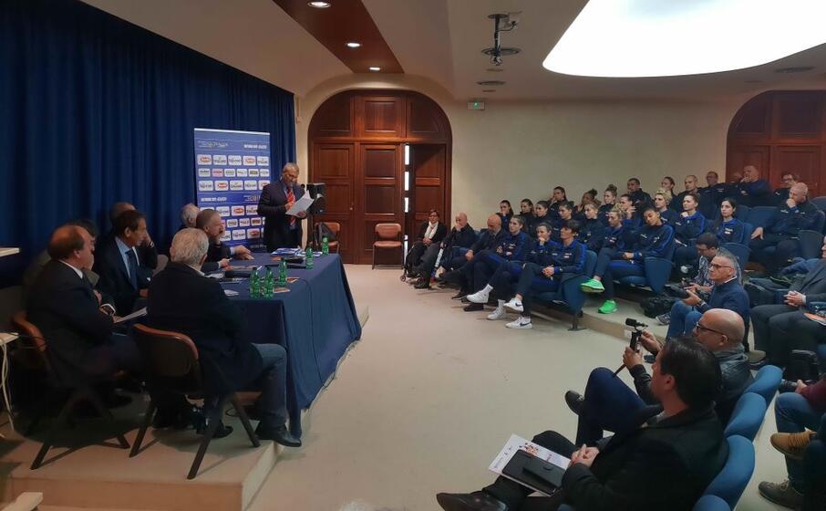 la conferenza stampa (l unione sarda foto garau)
