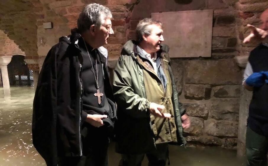 il sopralluogo di brugnaro con il patriarca di venezia francesco moraglia
