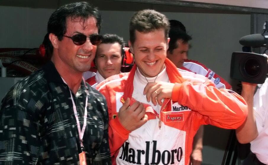 l attore sylvester stallone in compagnia del ferrarista michael schumacher