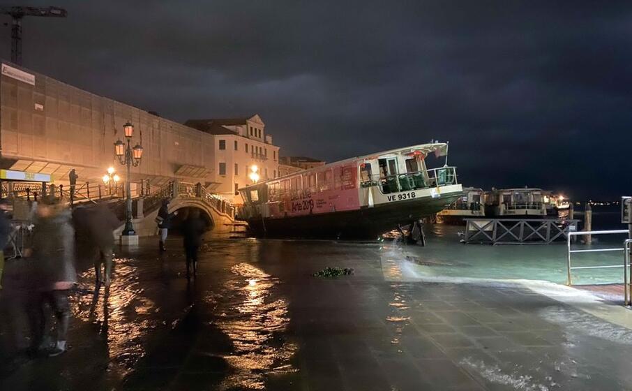 venezia in ginocchio per il maltempo
