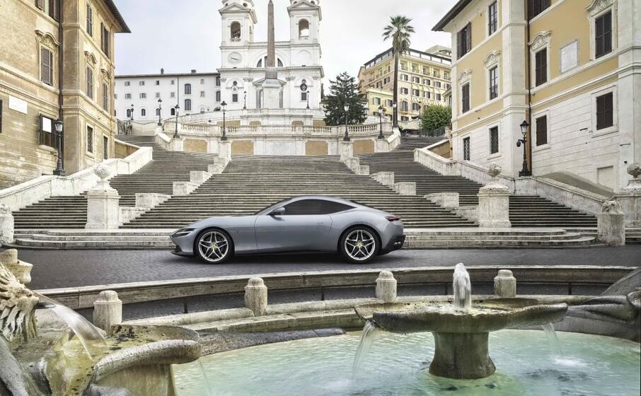 (foto ansa e facebook ferrari)