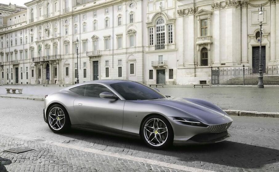 la roma ha un motore v8 da 640 cavalli