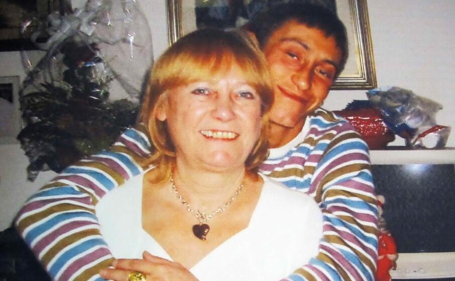 una foto di stefano cucchi con la mamma (ansa)