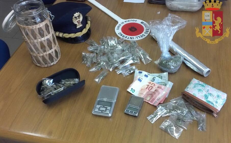 la droga posta sotto sequestro (foto polizia di cagliari)