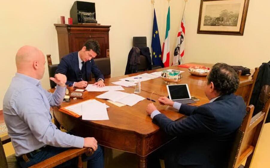 la firma tra cips ed eni rewind (foto ufficio stampa)
