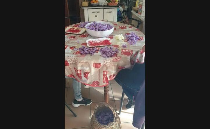 la lavorazione avviene lo stesso giorno della raccolta dei fiori