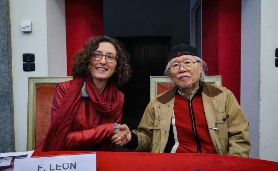 leiji matsumoto e l assessore alla cultura del comune di torino francesca leon (ansa romano)
