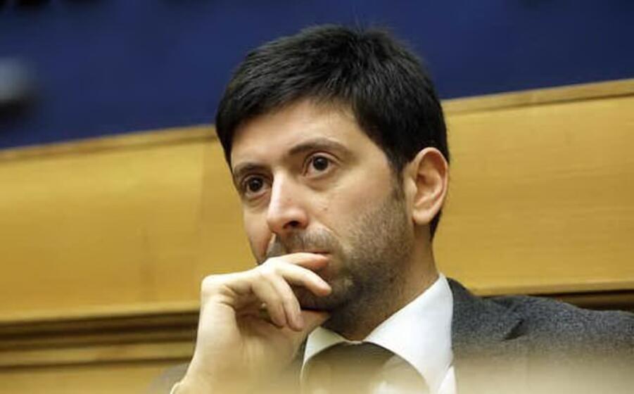 il ministro roberto speranza (ansa)