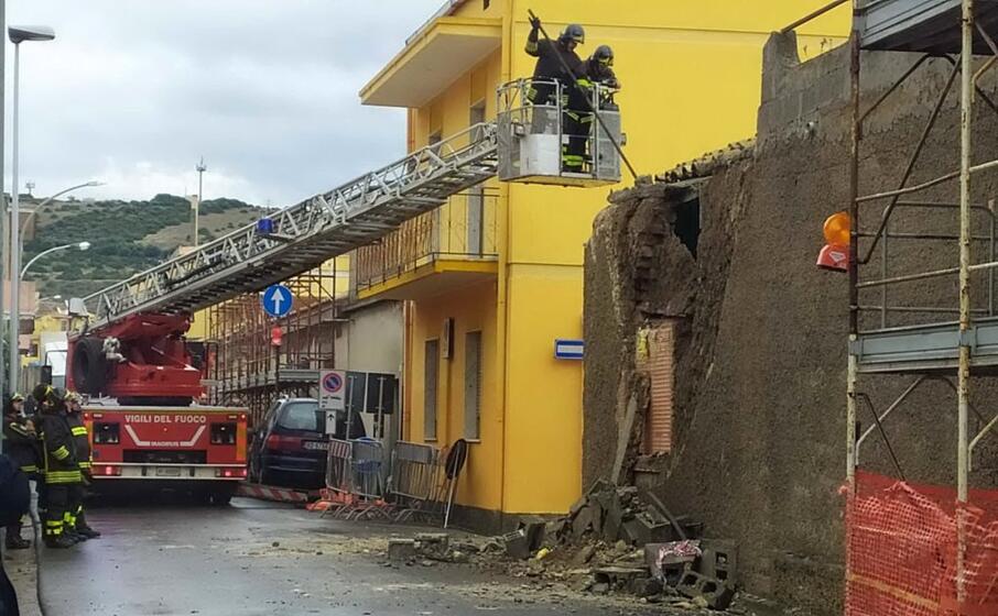 il muro crollato (foto andrea serreli)