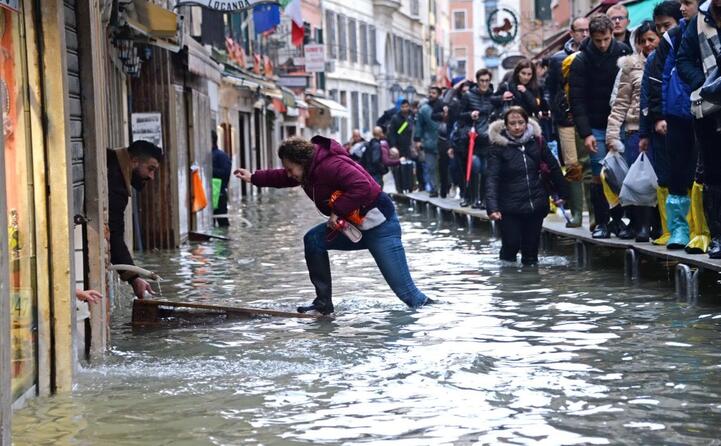 l acqua alta record ha messo in ginocchio la citt
