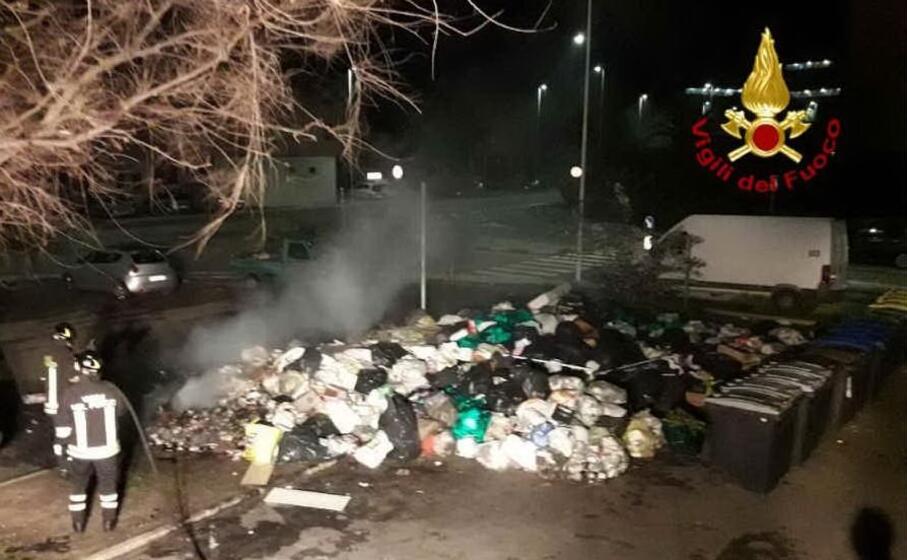 l intervento in via schiavazzi (foto vigili del fuoco di cagliari)