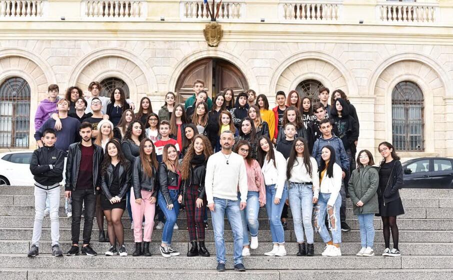 roberto manca con i ragazzi di student s got talent (foto ufficio stampa)