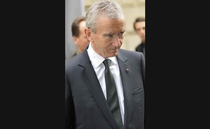 chiude il podio bernard arnault a capo di lvmh con 103 miliardi di dollari