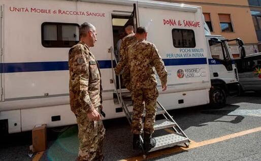 I sassarini non hanno fatto mancare il loro supporto a un'iniziativa di grande importanza e generosità (foto @esercito)
