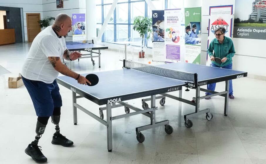 Cagliari I Medici Si Sfidano A Ping Pong Per Raccogliere