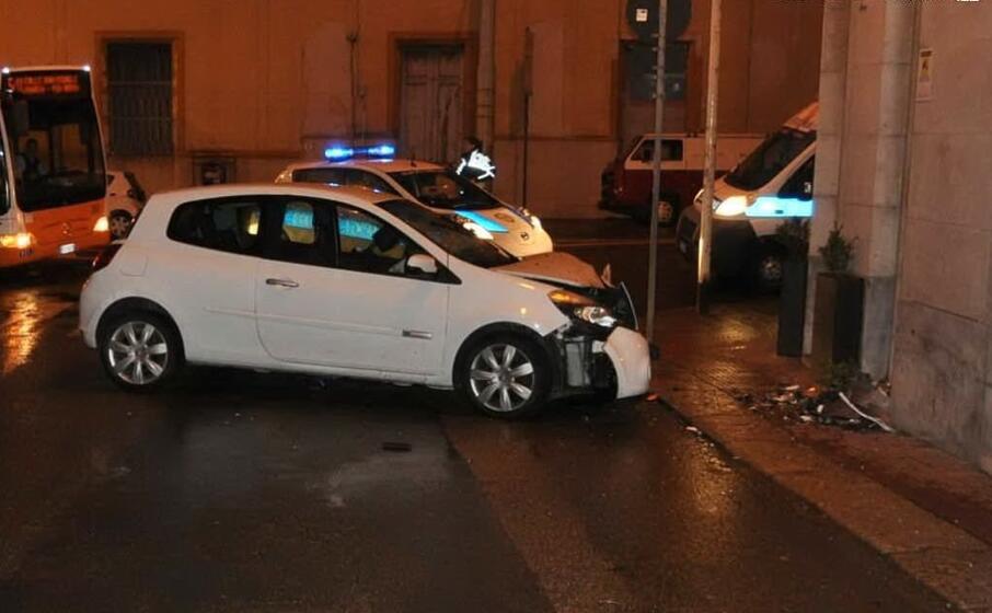 il veicolo coinvolto nell incidente (foto polizia municipale di cagliari)