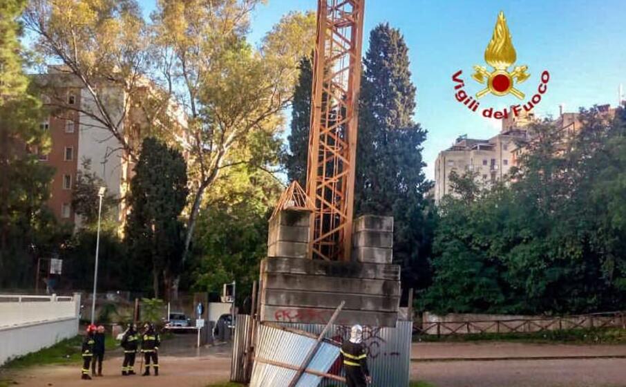 l intervento dei vigili del fuoco (foto pala)