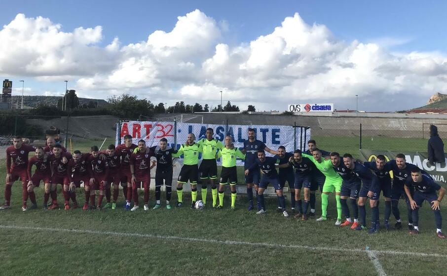 le due formazioni prima dell inizio della gara (foto fabio murru)