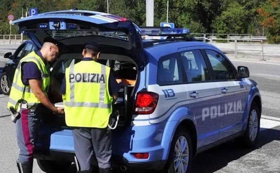 polizia stradale (archivio l unione sarda)