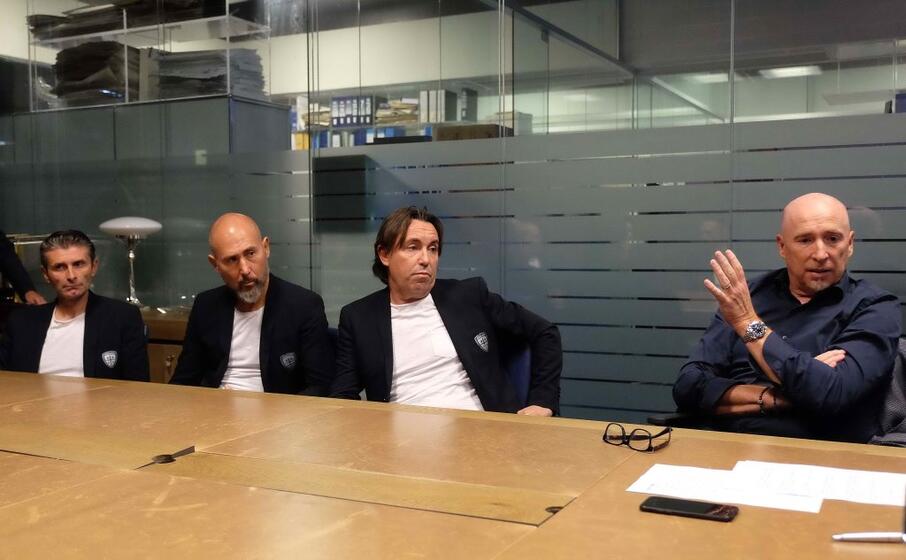 rolando maran (a destra) con il suo staff in redazione (foto ungari)