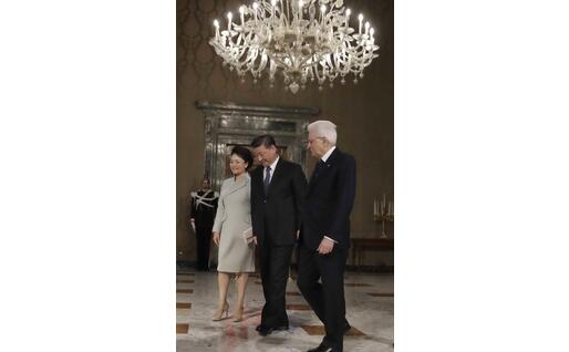 Xi Jinping, la moglie Peng Liyuan e Sergio Mattarella al Quirinale (Ansa)