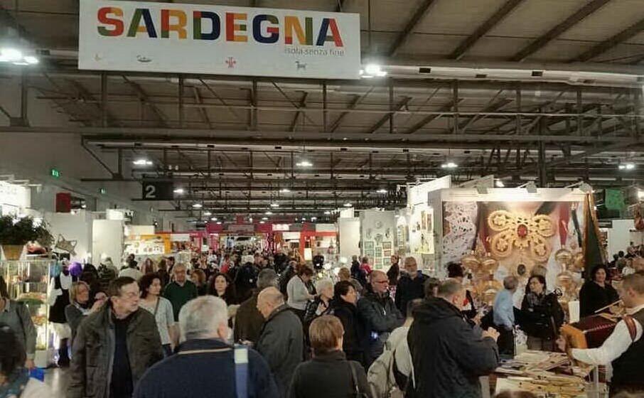 il padiglione sardo di una delle passate edizioni della fiera dell artigianato (archivio l unione sarda)