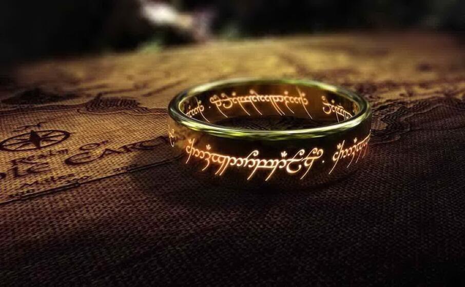 l anello al centro della grande narrazione di tolkien (foto amazon prime)