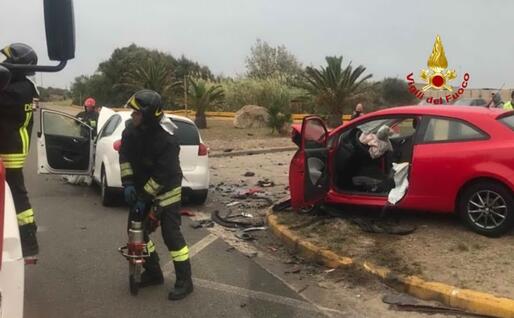 Le auto coinvolte (foto Vigili del fuoco)