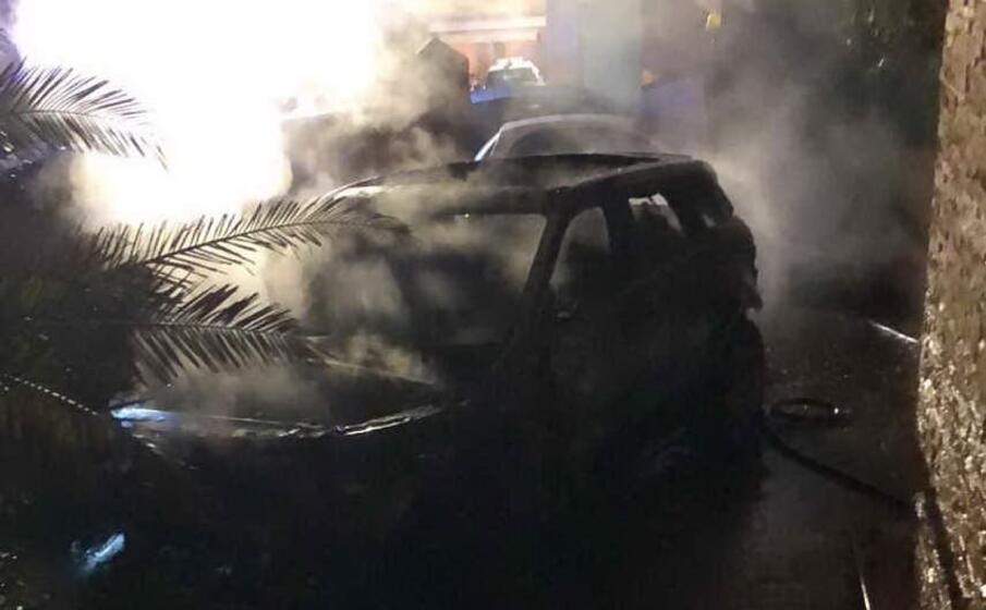 l auto bruciata (foto mariangela pala)