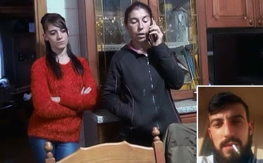 la mamma e la sorella di cristian farris (foto antonio pintori) e nel riquadro il 27enne (archivio l unione sarda)