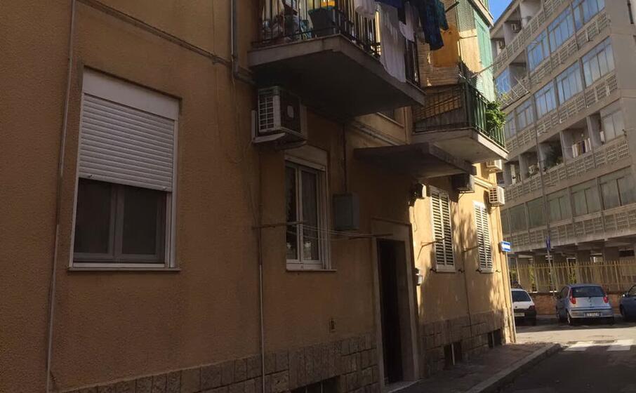 la palazzina di via emilia (foto l unione sarda vercelli)