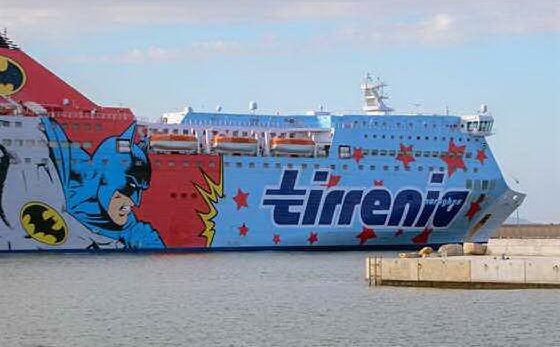nave tirrenia a porto torres (foto gloria calvi unione sarda)