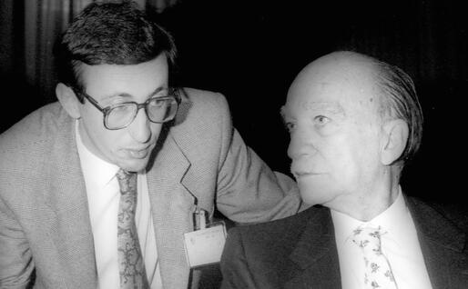 Un giovane Fini con Giorgio Almirante (Ansa)