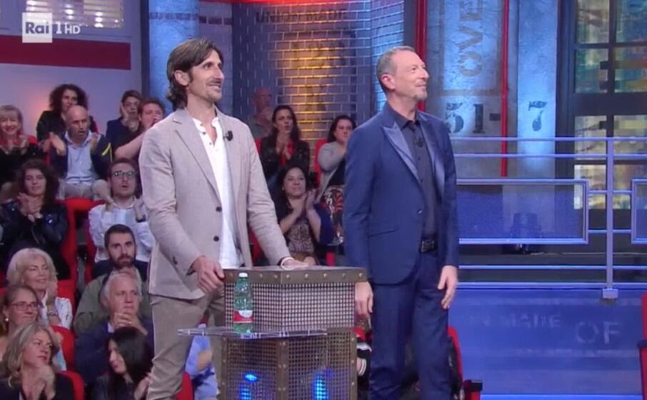 antonio cadeddu con amadeus (immagine rai uno)