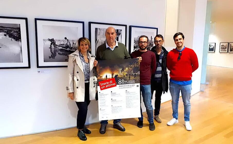 l assessore sabrina serra e lo staff di storie di un attimo (foto associazione argonauti)