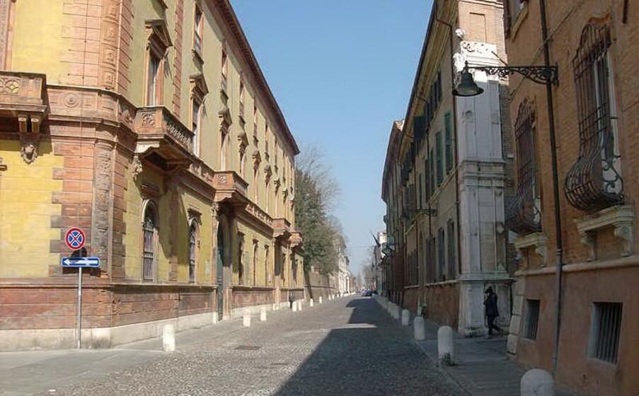 una strada di ferrara (wikipedia)