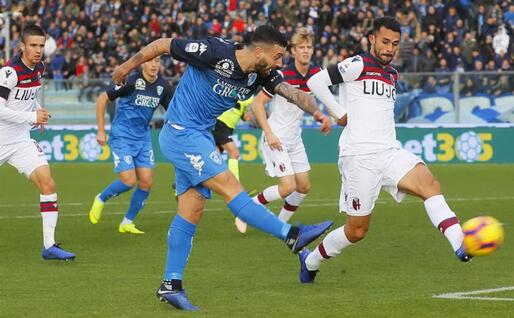 Ciccio Caputo contro il Bologna (Ansa)