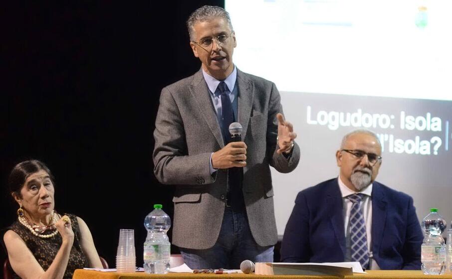 da sinistra maria antonietta mongiu roberto frongia e marco murgia impegnati sul progetto isularit (archivio l unione sarda)