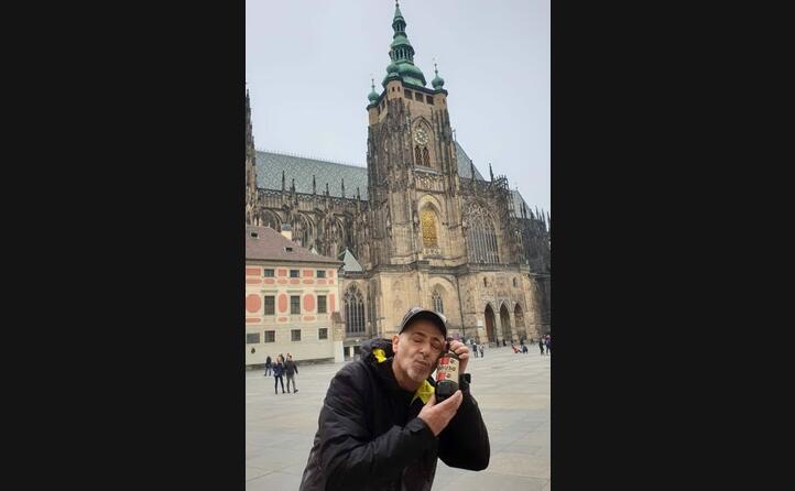 a praga con la miglior bionda del mondo un saluto da gian di serdiana