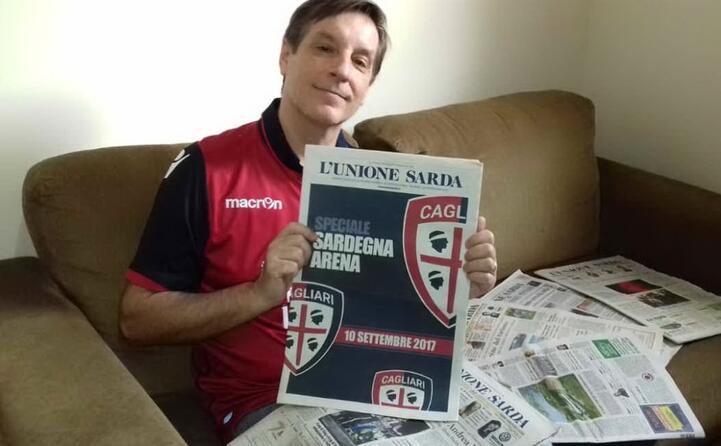 ajo buongiorno qui si tifa casteddu jorge henrique luzentti brasiliano della citt di ribeirao preto legge l unione sarda che gli porta un amico