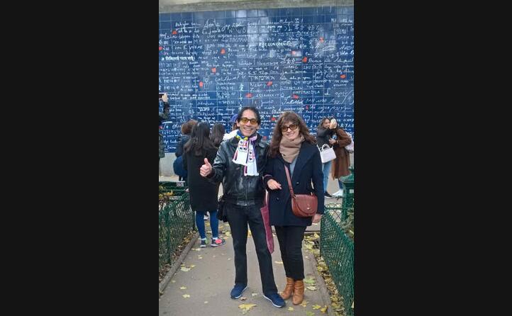 angelo da cagliari insieme a marie al mur des je t aime a parigi