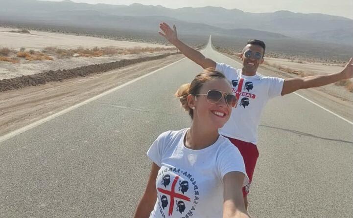 cinzia e sergio da serramanna nel deserto americano della death valley