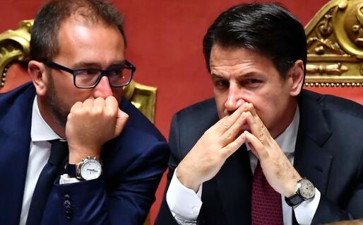 Conte con Bonafede, prima dell'intervento finale (Ansa)