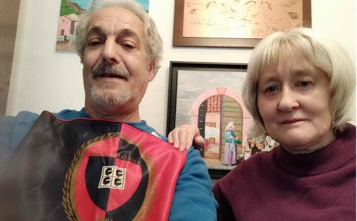 gianni nativo di orroli insieme a rosy nella loro casa di brema in germania