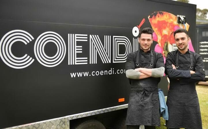 luca murgia e matteo secci di cagliari a melbourne in australia con alle spalle il food track con il nome che ricorda la sardegna