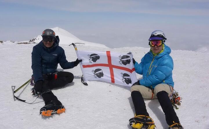 nino atzei e nicola barrocu (cagliari) sulla cima del mt rainier (4392mt)