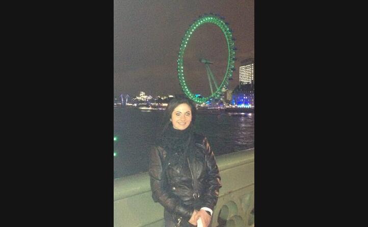 sara cella di selargius in posa davanti alla london eye