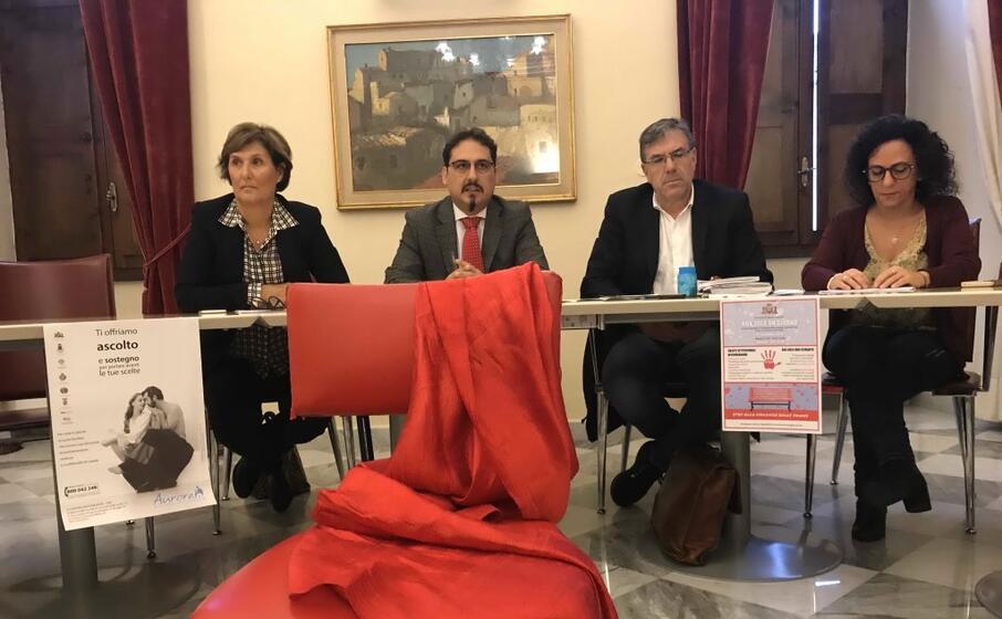 anche il comune di sassari in prima linea nella lotta alla violenza sulle donne (foto l unione sarda calvi)
