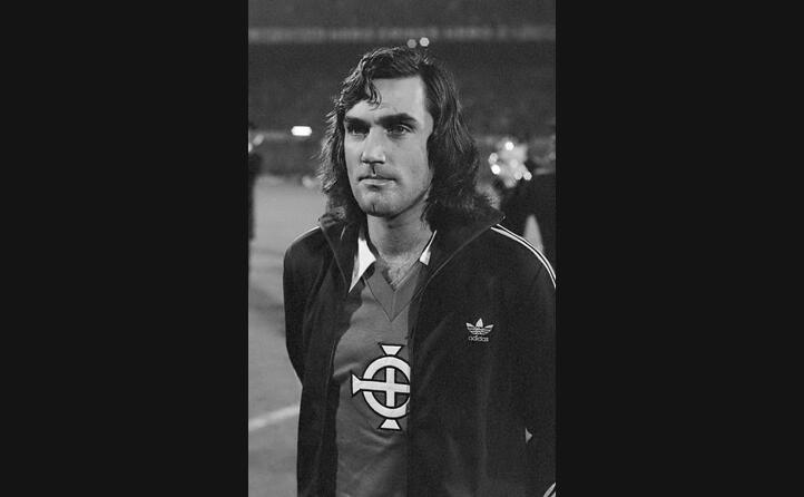 attaccante nordirlandese del manchester united considerato il miglior calciatore di tutti i tempi nella sua nazione