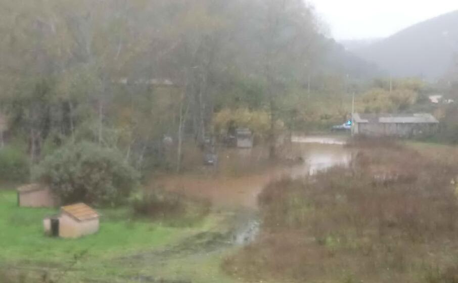 l acqua del rio calamasciu invade i terreni